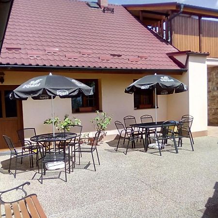 Hostinec u Janatů s ubytováním Cestin Exterior foto