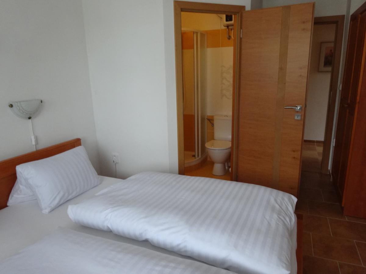 Hostinec u Janatů s ubytováním Cestin Habitación foto