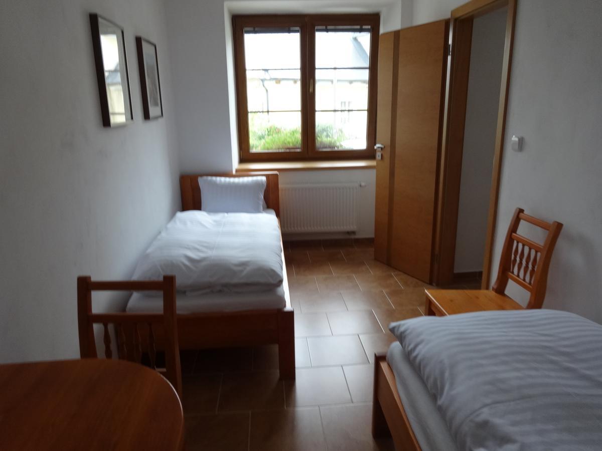 Hostinec u Janatů s ubytováním Cestin Habitación foto
