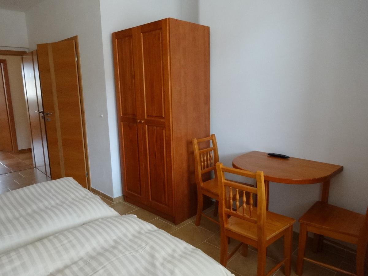 Hostinec u Janatů s ubytováním Cestin Habitación foto