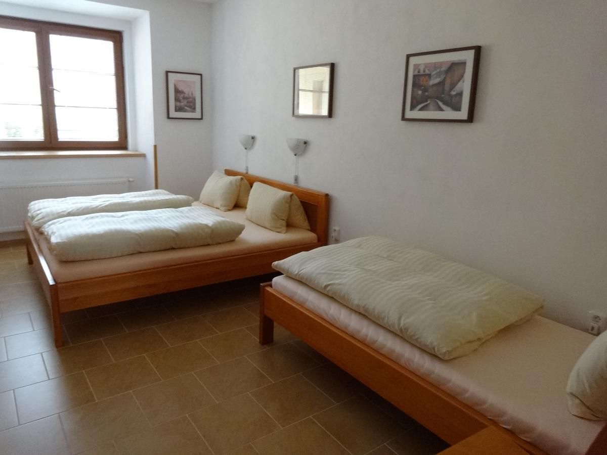 Hostinec u Janatů s ubytováním Cestin Habitación foto