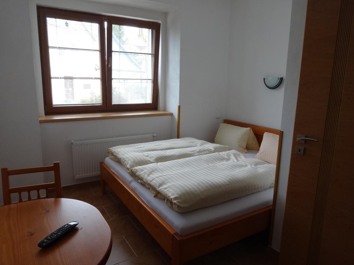 Hostinec u Janatů s ubytováním Cestin Habitación foto