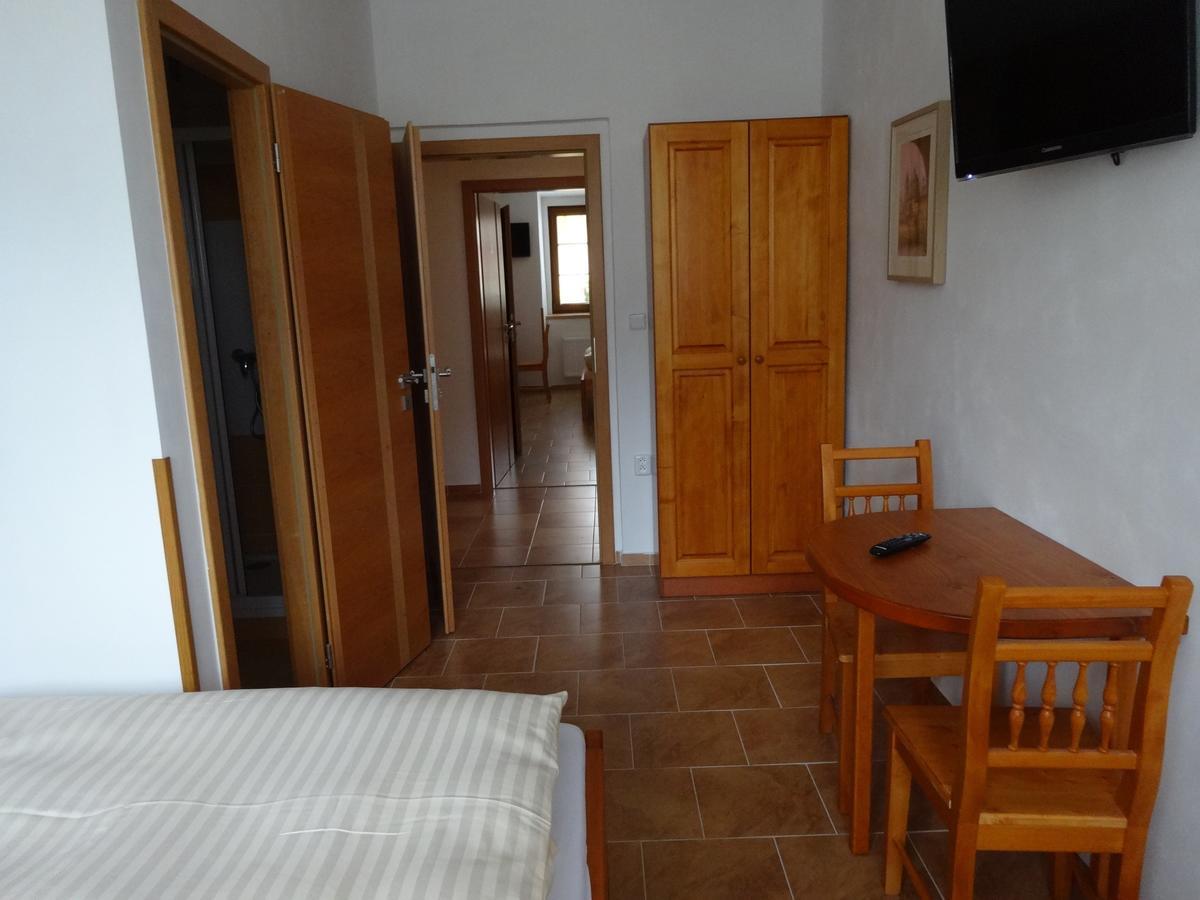 Hostinec u Janatů s ubytováním Cestin Habitación foto