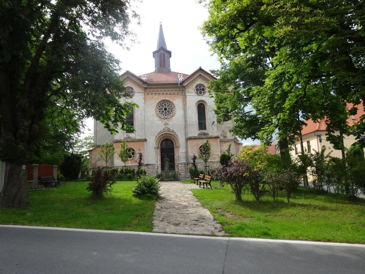 Hostinec u Janatů s ubytováním Cestin Exterior foto