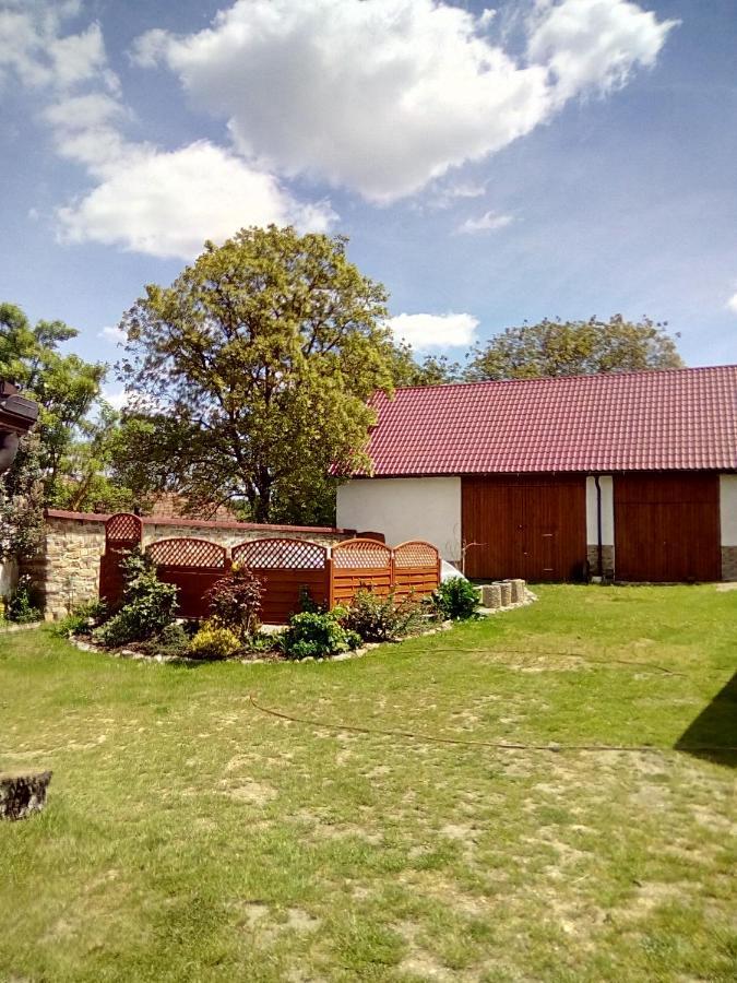 Hostinec u Janatů s ubytováním Cestin Exterior foto
