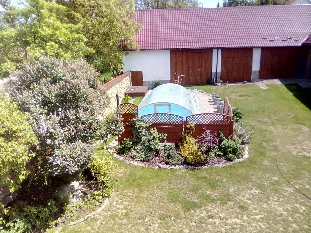 Hostinec u Janatů s ubytováním Cestin Exterior foto